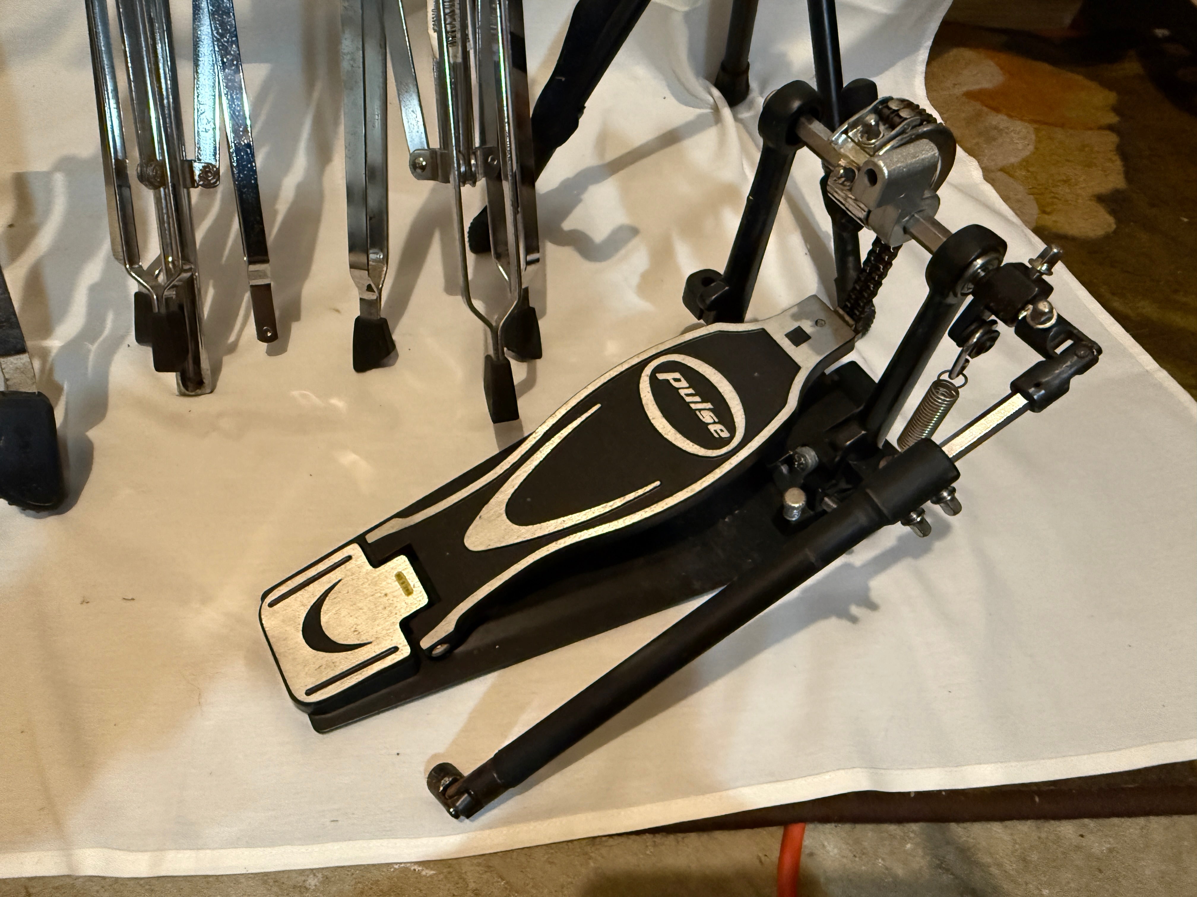 Pulse left foot pedal for drums