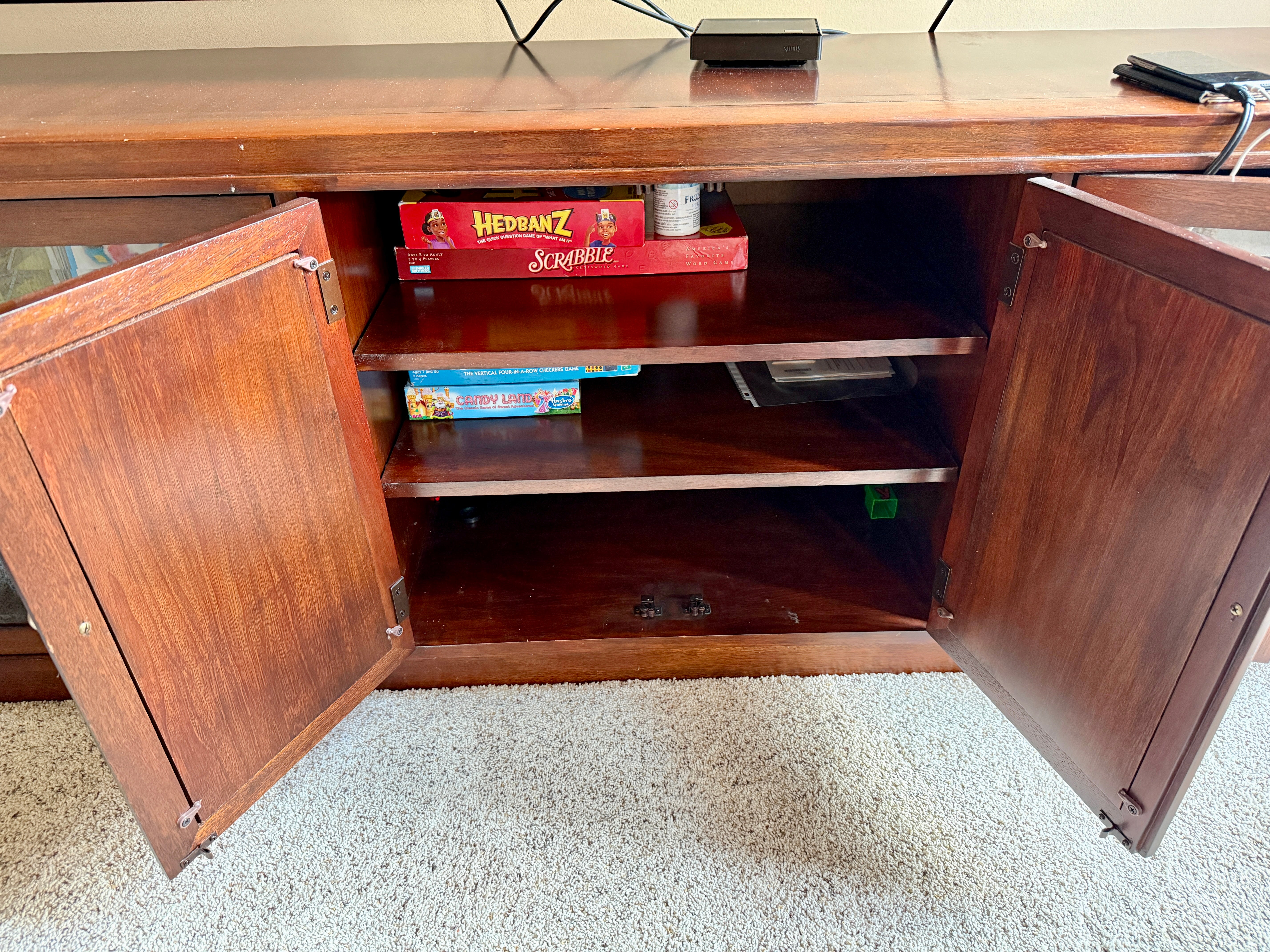 Hekman Metropolis Entertainment Deck/ Hutch