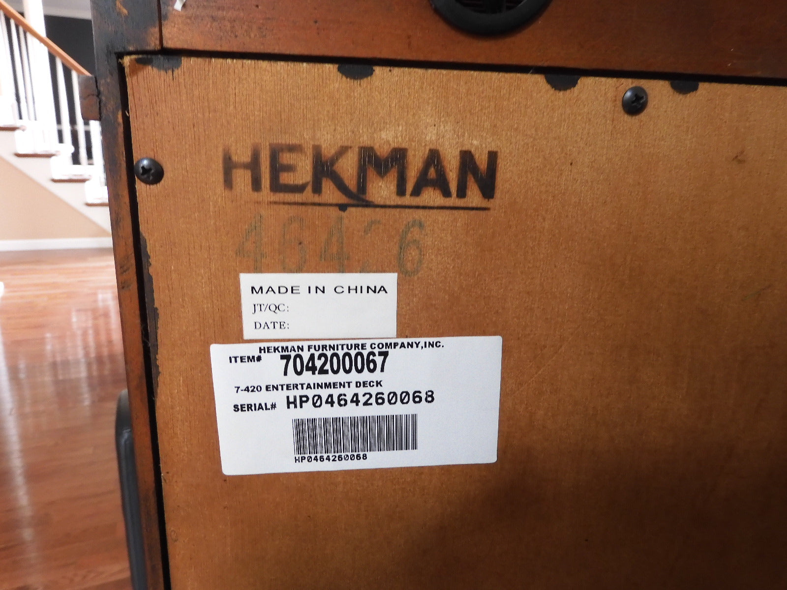 Hekman Metropolis Entertainment Deck/ Hutch