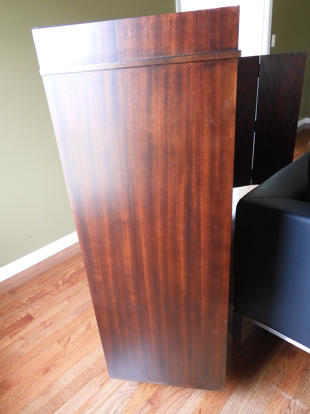 Hekman Metropolis Entertainment Deck/ Hutch
