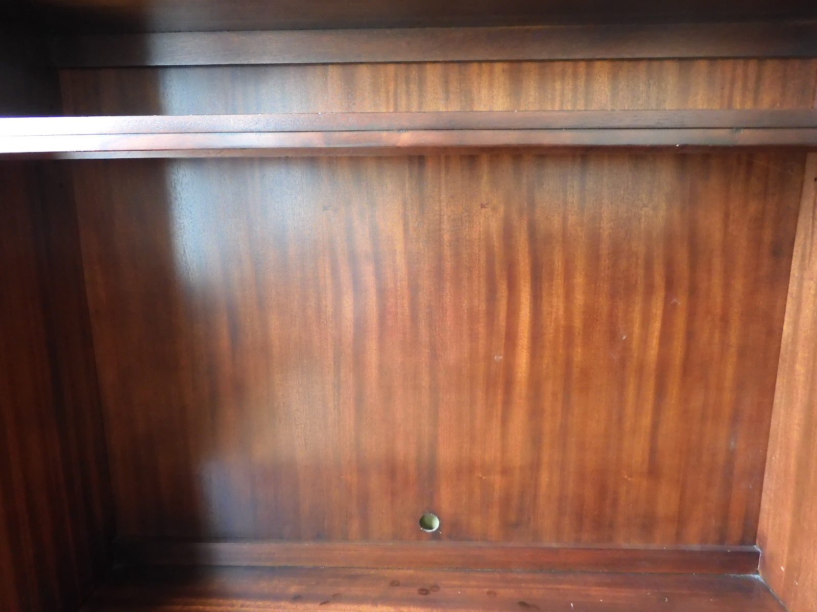 Hekman Metropolis Entertainment Deck/ Hutch
