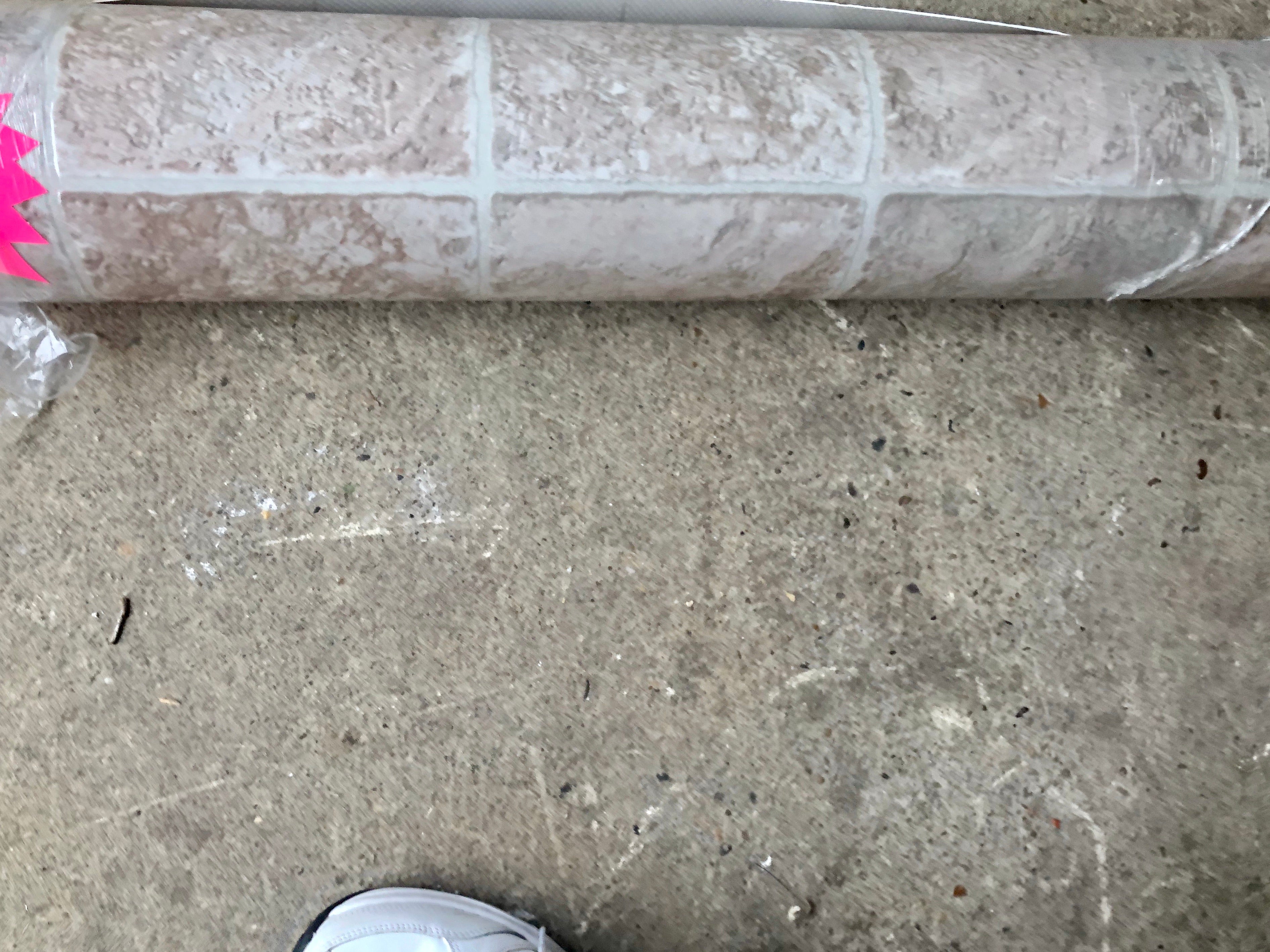 Vinyl flooring remnant, 6x5’4”