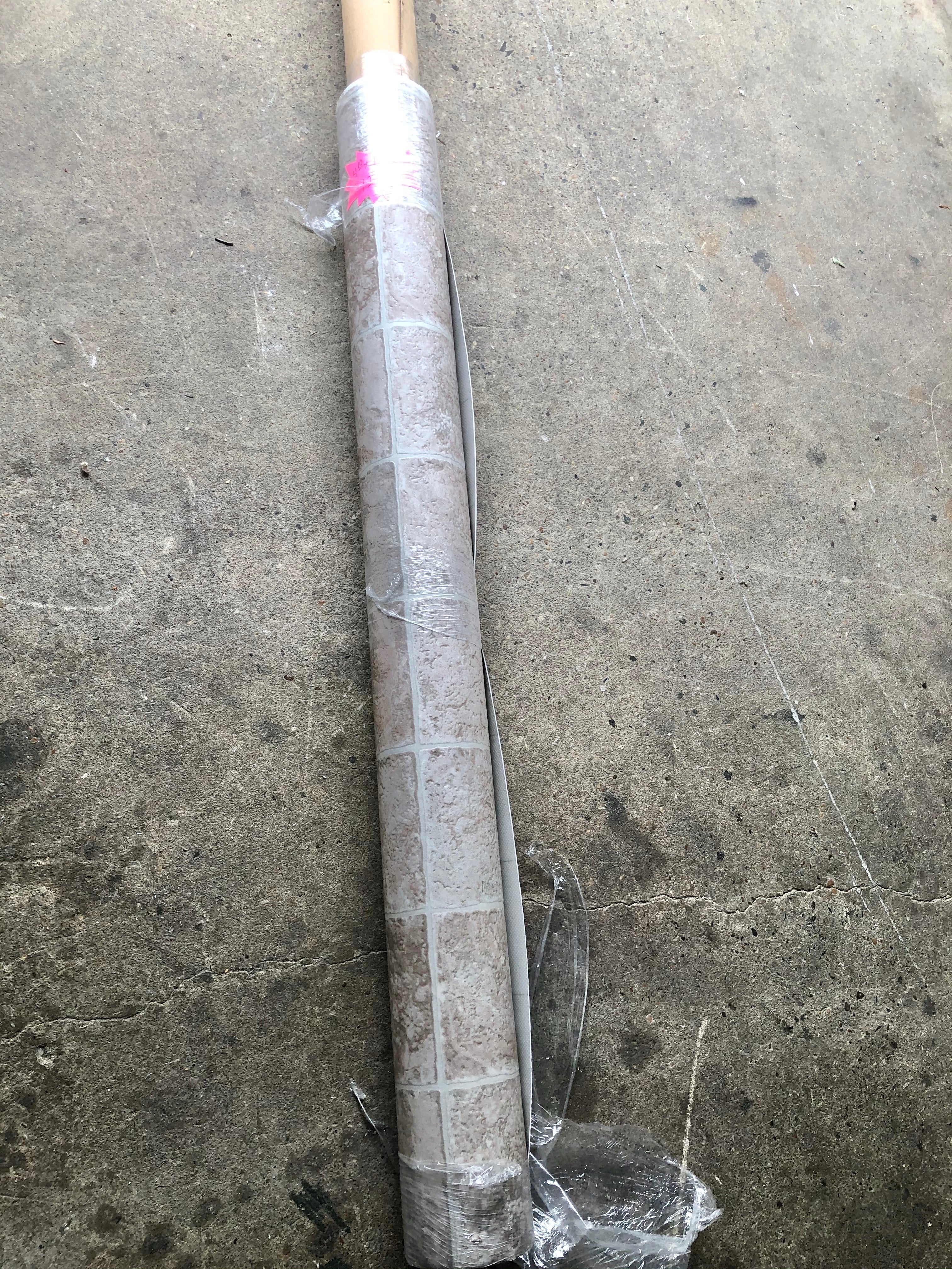 Vinyl flooring remnant, 6x5’4”