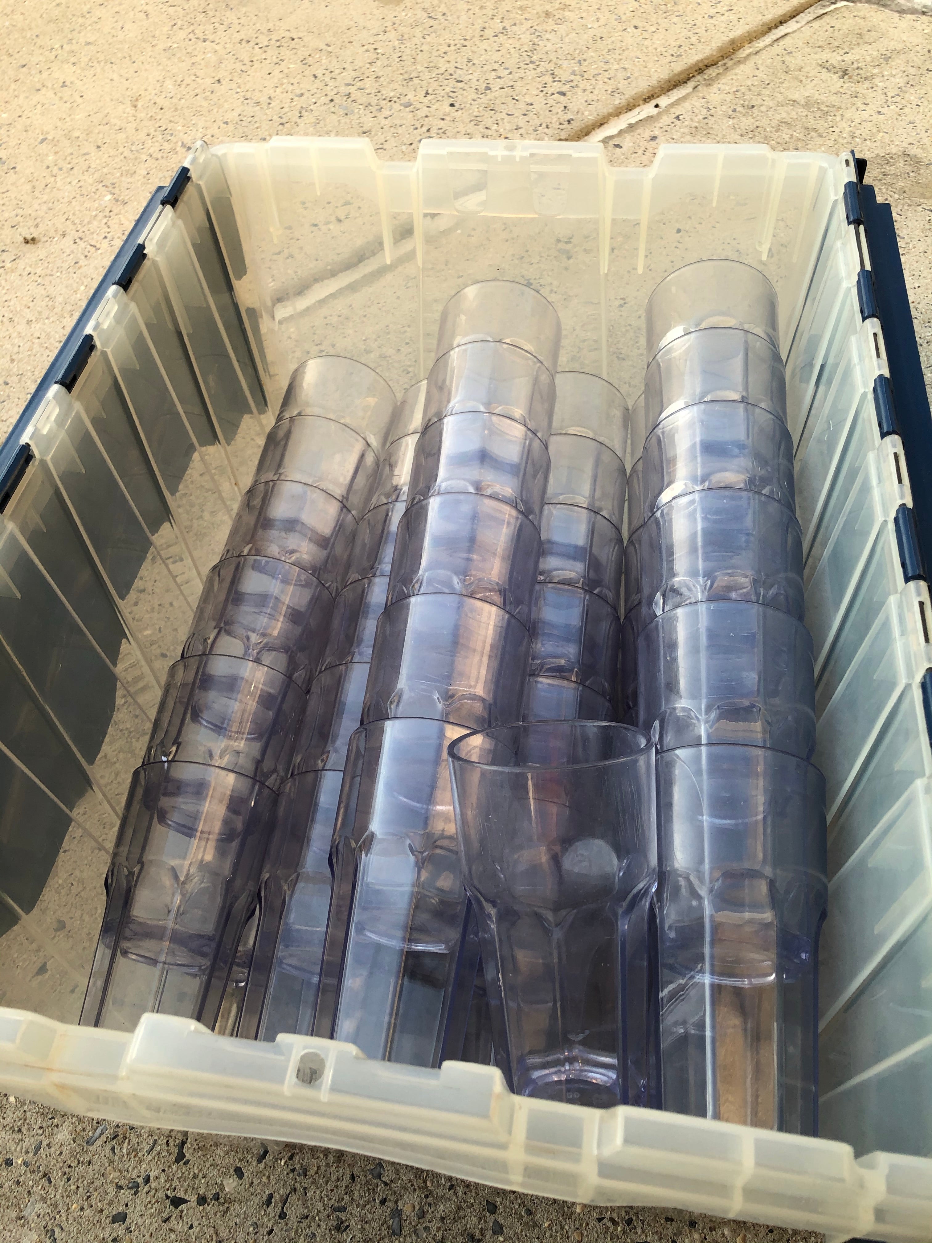 17 Plastic 16 oz Glasses, Carlisle Louis tumblers