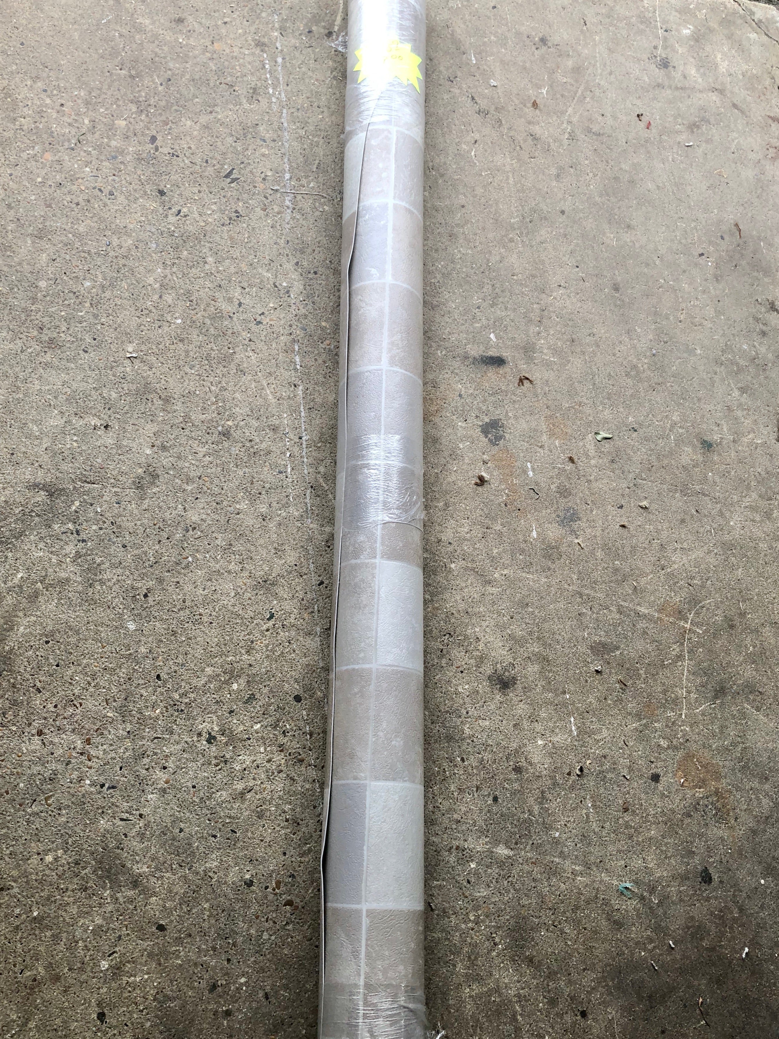 Vinyl flooring remnant, 4’5”x5’9”