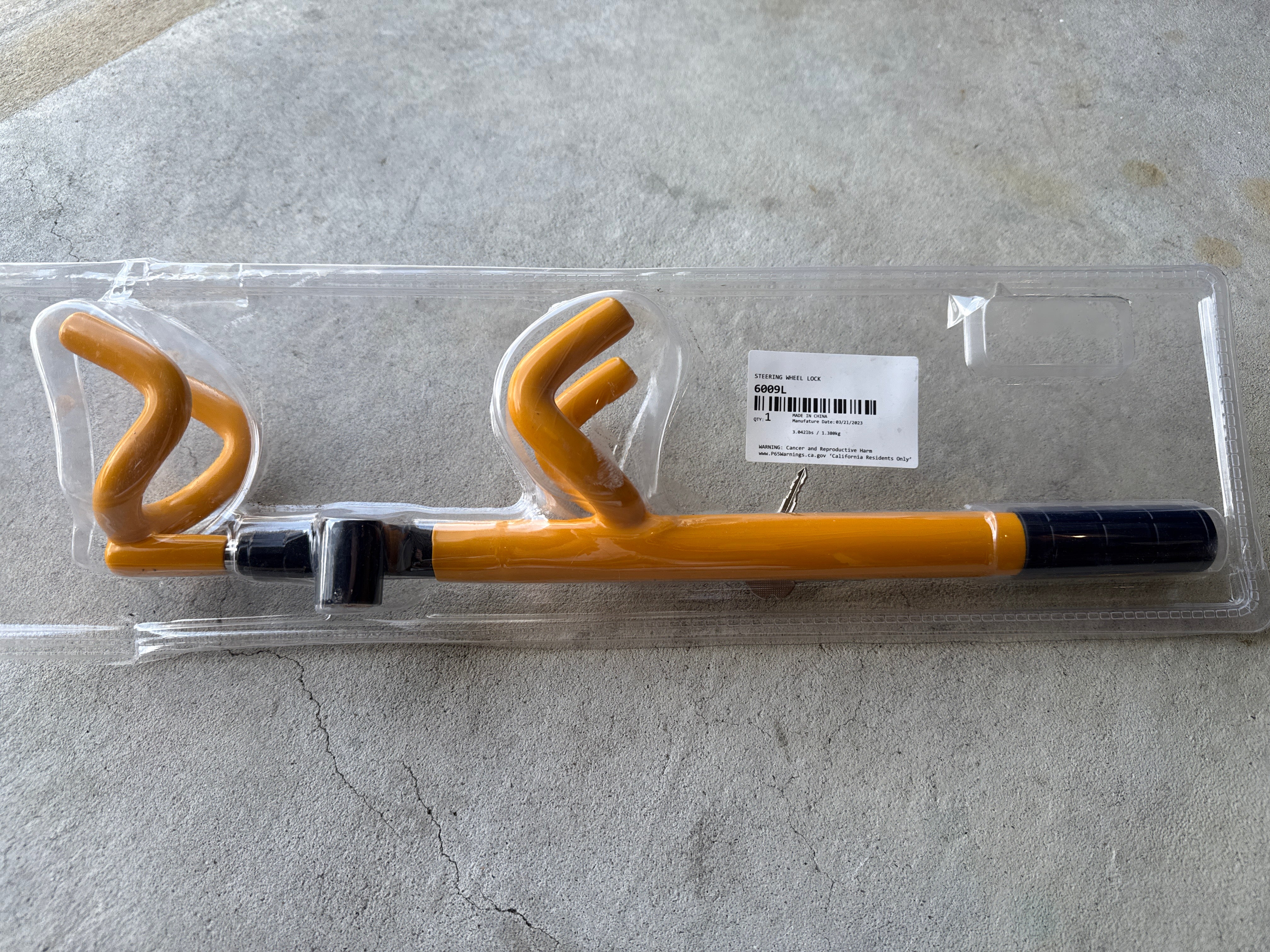 Twin hook steering wheel lock