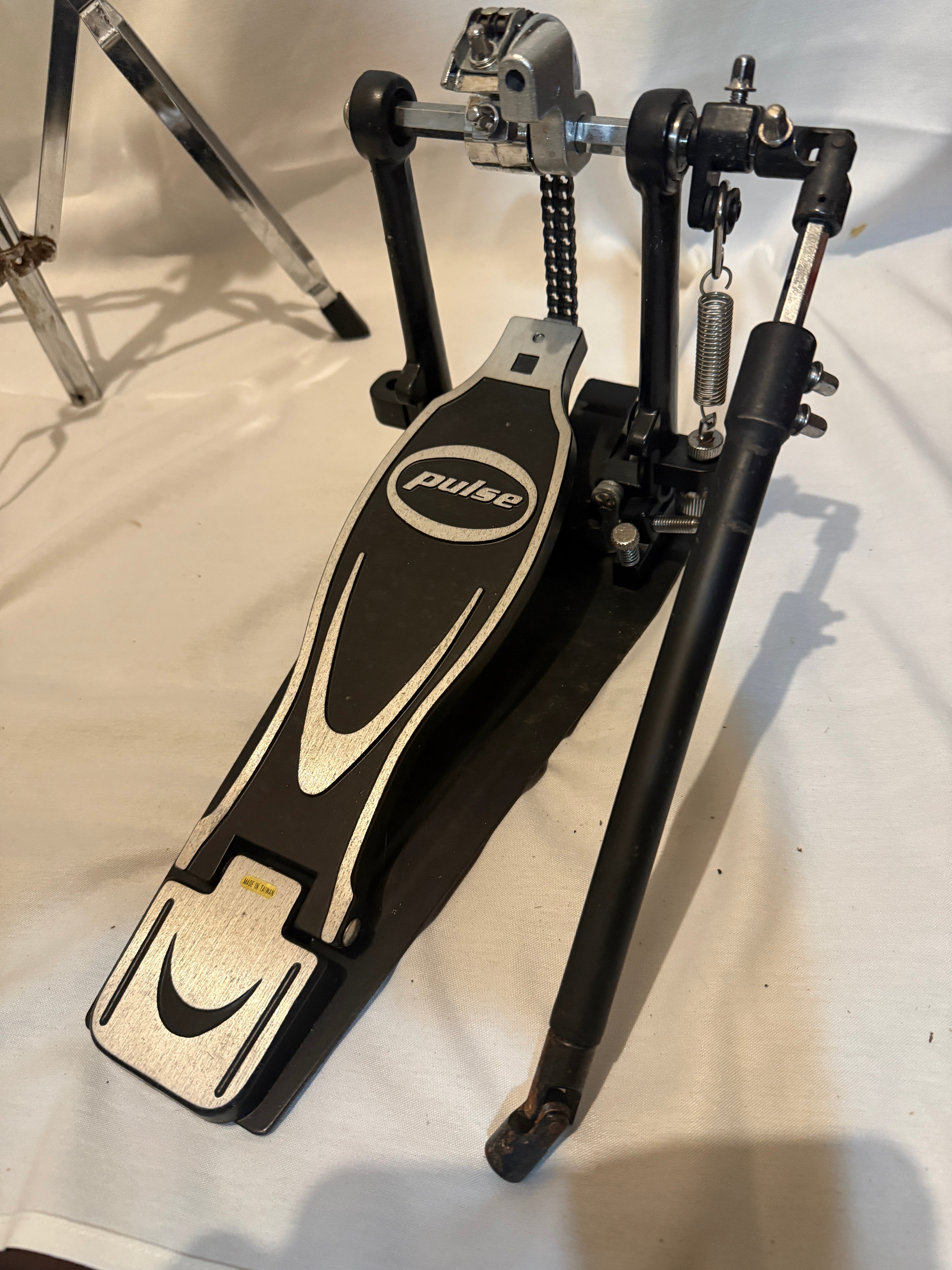 Pulse left foot pedal for drums