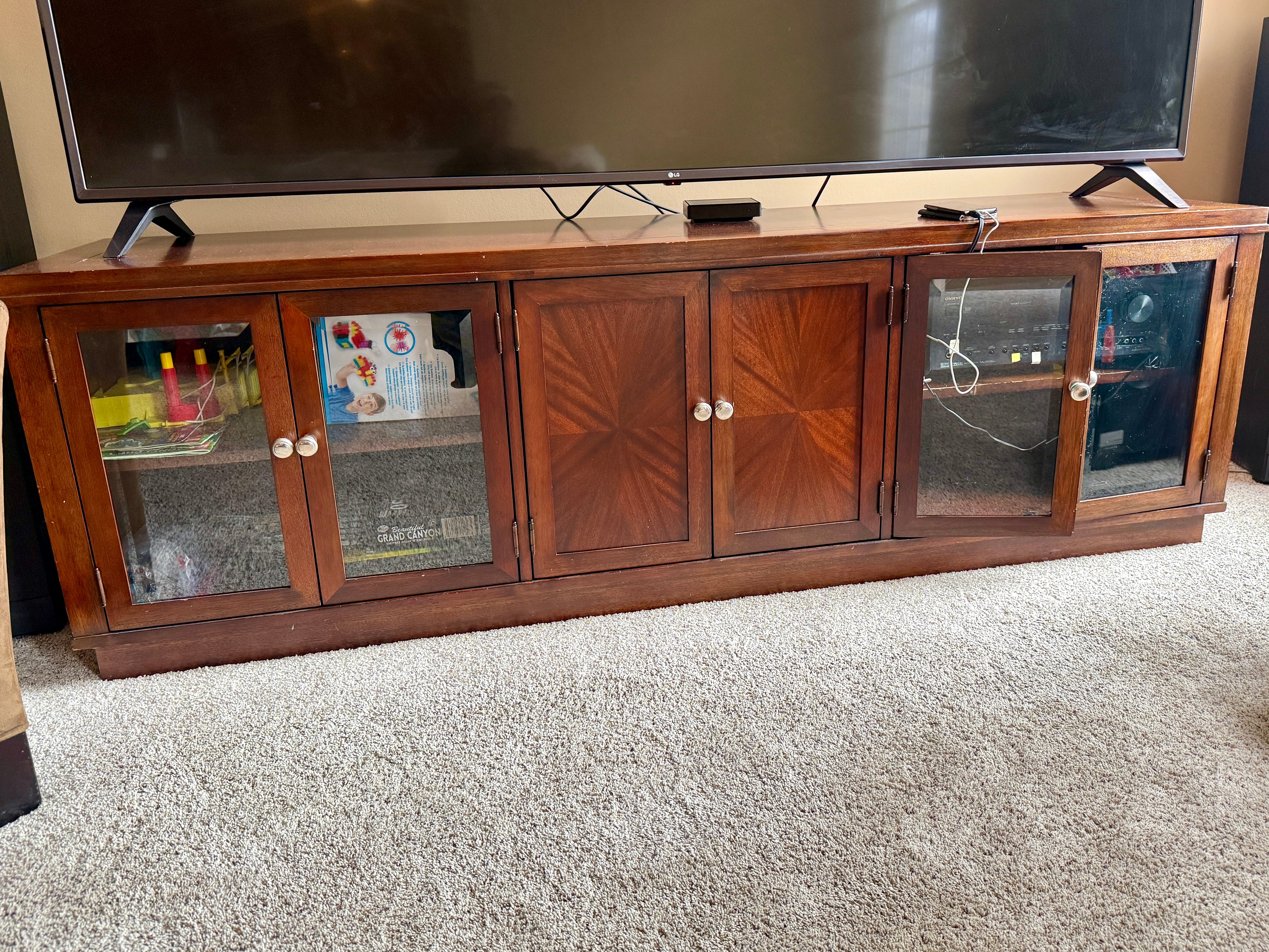 Hekman Metropolis Entertainment Deck/ Hutch