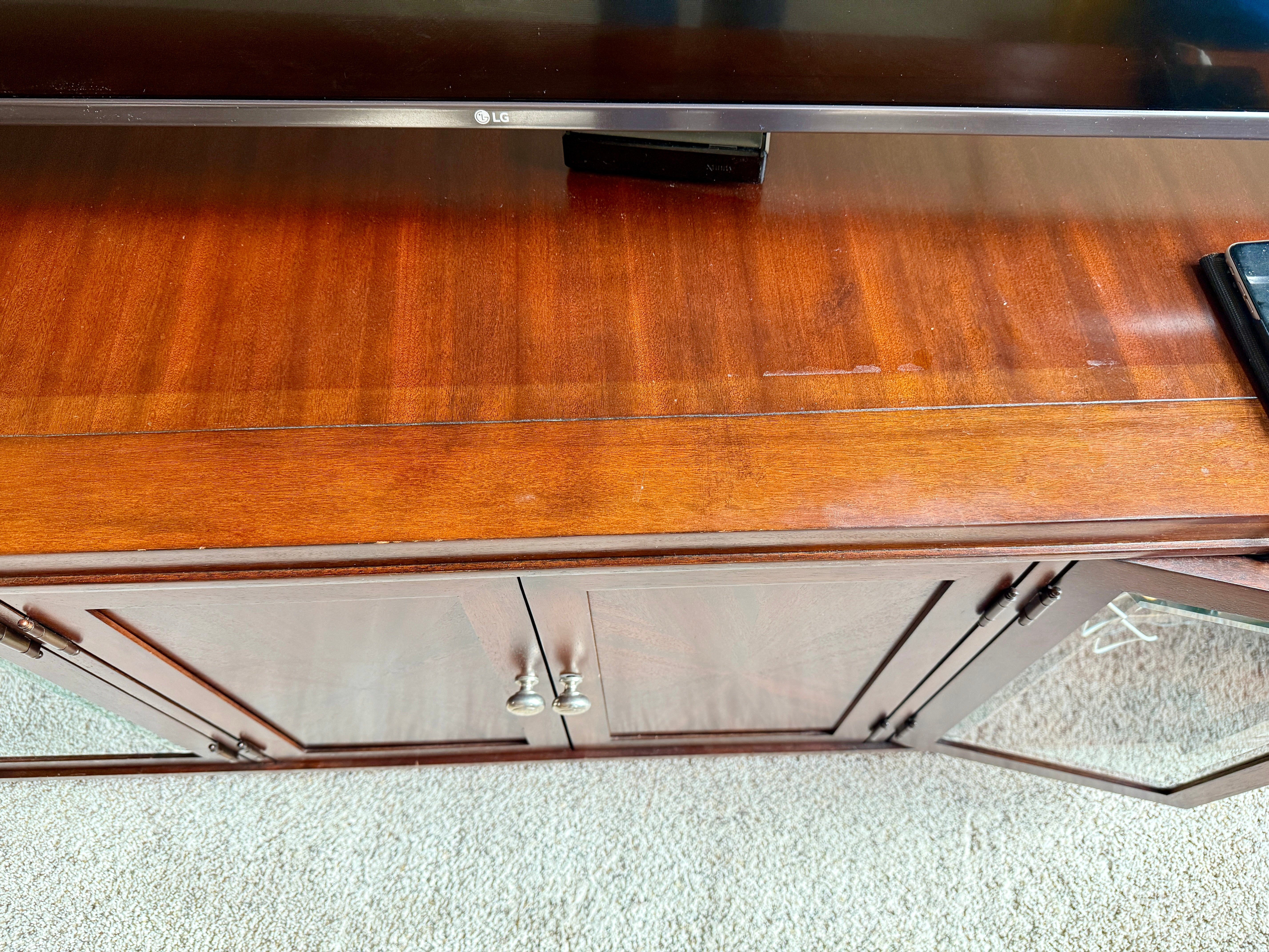 Hekman Metropolis Entertainment Deck/ Hutch